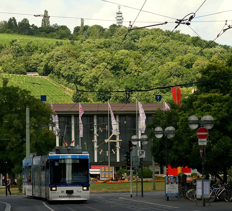 251 kurz nach verlassen der Schleife des Wrzburger Hauptbahnhofes. 20. Juli 08