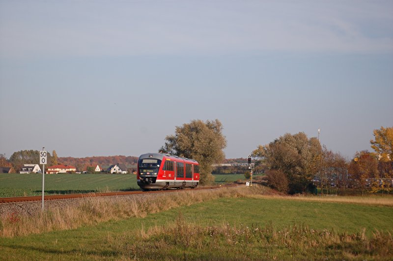 25.10.2008 RE8 auf dem Weg nach Wismar hat den Bahnhof Gro Schwa verlassen.