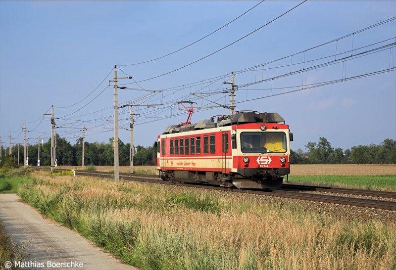 25104 der Lambach-Haager Lokalbahn bei Wels am 12.08.07.