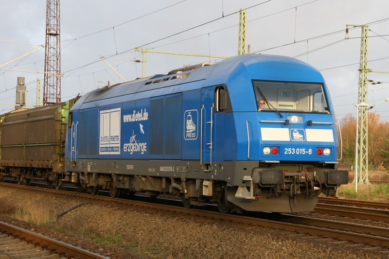 253 015 mit Gterzug in Ludwigslust. 12/2006