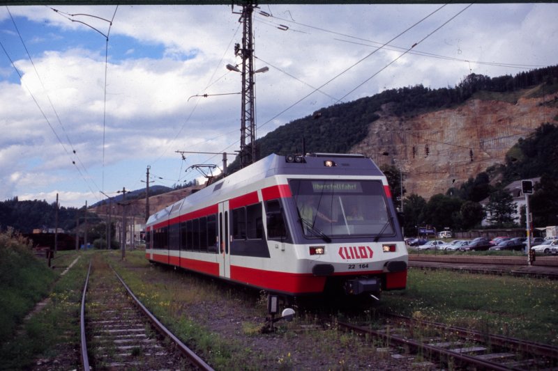 25.8.2006, Fr eine Probefahrt wurde von Stern+Hafferl (LILO) der Triebwagen ET 22 164 in die Steiermark gebracht, die Aufnahme zeigt ihn im Bahnhof Peggau-Deutschfeistritz.