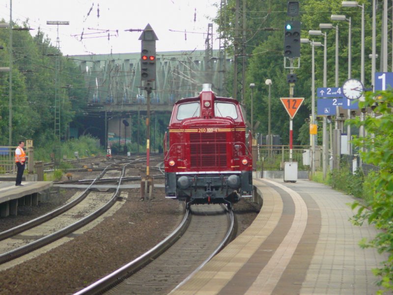 260 109-4 der EVG  Eifelbahn Verkehrsgesellschaft mbh ehemals 360-109-3 der Bocholter Eisenbahn in Recklinghausen-Sd am 27.5.2009