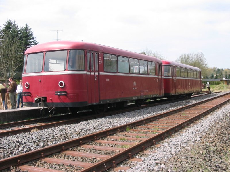 26.04.2008, Garnitur BR 795 + Beiwagen 995 beim Bahnhofsfest in Ulmen, Eifel, einmotoriger Triebwagen,  Retter der Nebenbahnen 