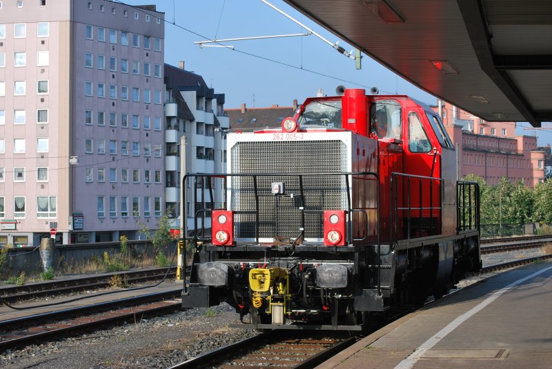 262 005 am frhen morgen des 30.08.2008 in Nrnberg. Diese Lok ist inzwischen dort Gesichte.