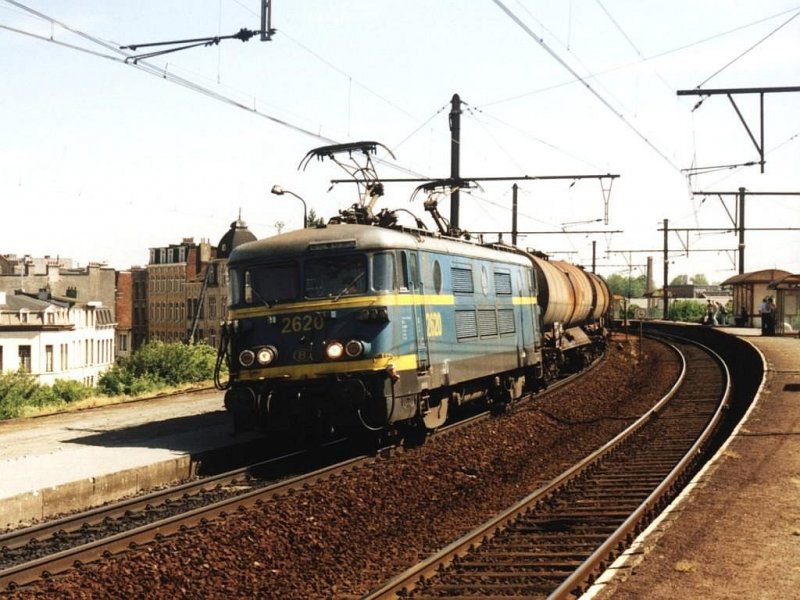 2620 mit eine Gterzug auf Bahnhof Antwerpen Dam am 21-5-2001. Bild und scan: Date Jan de Vries. 