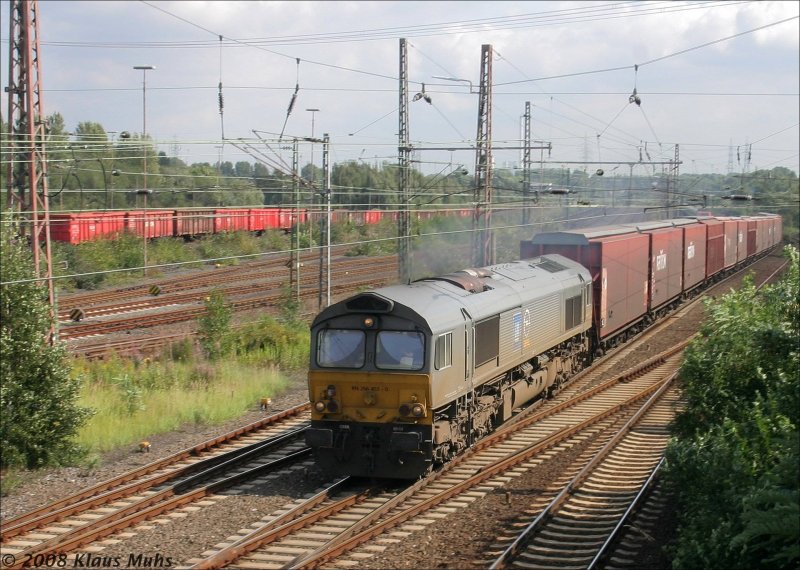 266 453-0 mit dem Opel-Zug in GE-Schalke-Nord/Ausfahrt Gbf. GE-Bismarck  01.09.2008