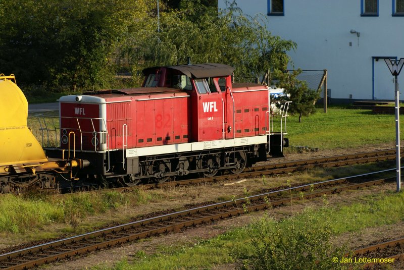 26.9.2007: Lok 6 der WFL (ehemals Br 346 727-1) beim Rangierdienst im Magdeburger Industriehafen.