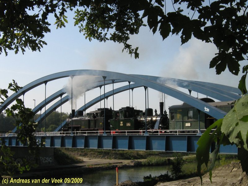 27. September 2009
Dampflokfest am Zechenbahnhof Piesberg in Osnabr�ck
MEM 7512 Hannover und Waldbr�l aus Dieringhausen bei der Ausfahrt aus dem Zechenbahnhof
