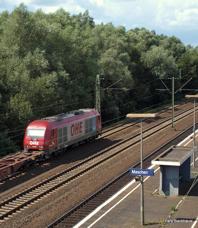 270081 der OHE ist am 29.08.09 mit einem Containerzug Richtung Hafen unterwegs. Aufgenommen bei der Durchfahrt in Maschen.