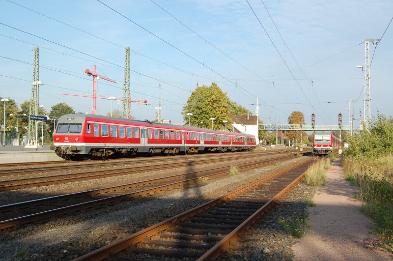 27.09.08. Im Bahnhof Buchholz i.d. Nordheide steht inks 614 049 / 614 066 und wartet mit auf Abafhrt nach Schneverdingen, rechts stehen zwei 628er Triebwagen die auf ihren nchsten Einsatz im Bahn