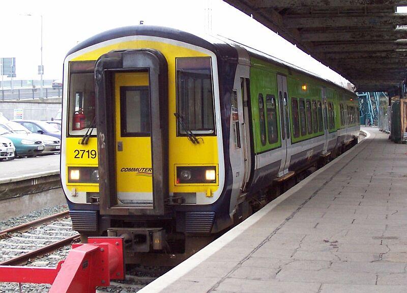 2719 am 16.02.2005 im Bahnhof Waterford.