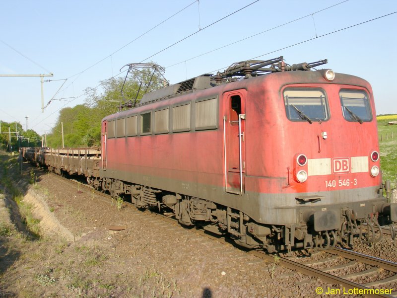 27.4.2007. Br 140 546-3 bei Schandelah Richtung Hannover.