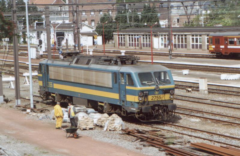 2755 in Bahnhof Welkenraedt 20-8-2002