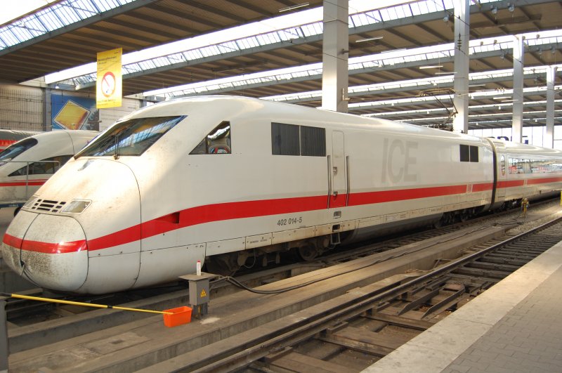 28.04.07 M�nchen Hauptbahnhof: 402 014 ist aus Hamburg/Bremen angekommen