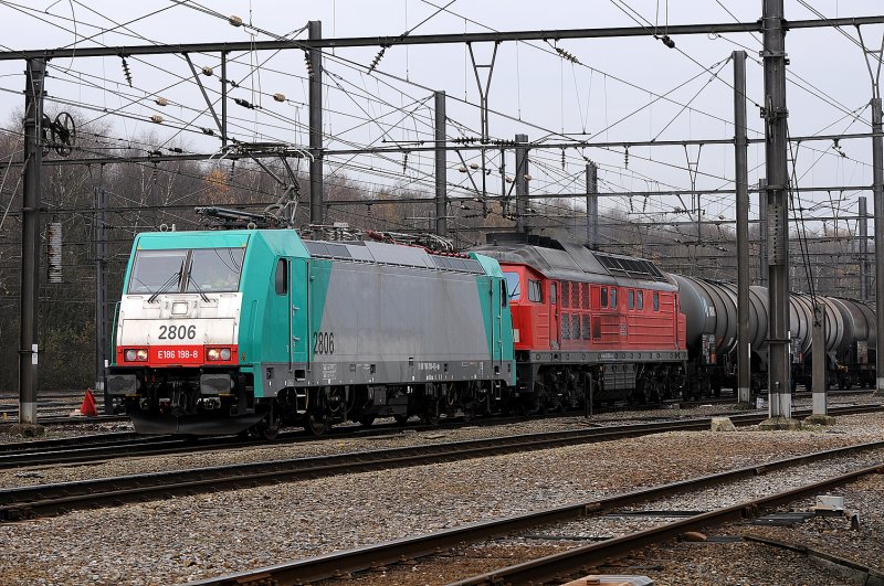 2806 (E 186 198) im Einsatz zwischen Montzen und Aachen. 09.12.2008 Montzen (B):