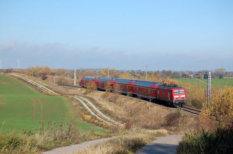 28.10.2008 114 008-6 mit RE5 von Rostock nach Lutherstadt Wittenberg unterwegs zwischen Schwaan und Gstrow.