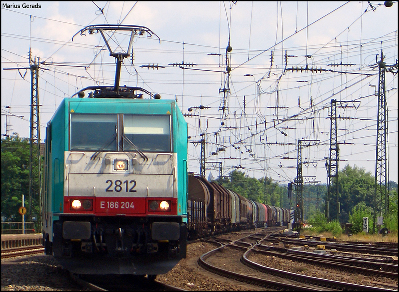 2812 mit einem Gz Richtung Aachen West um 13.50 Uhr bei der Durchfahrt von Aachen Hbf 2.7.2009