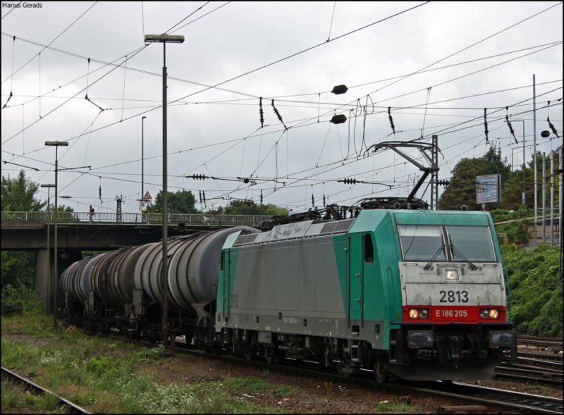 2813 mit einem Kesselwagenzug aus Montzen kommend bei der Einfahrt in den Gterbahnhof Aachen-West 11.8.2009