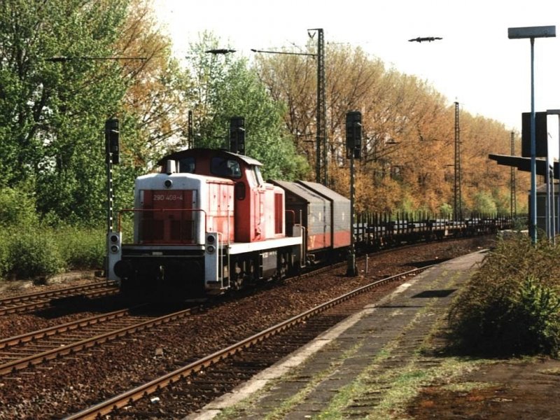 290 408-4 mit bergabegterzug nach Kaldenkirchen auf Bahnhof Viersen am 17-4-1997. Bild und scan: Date Jan de Vries. 
