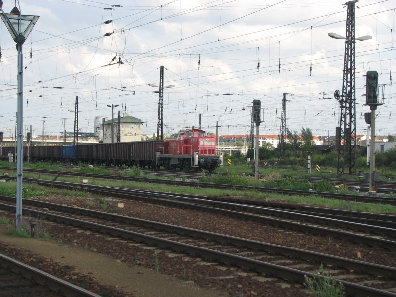 290 656-5 fhrt einen Gterzug in Richtung Ablaufberg vom Gterbahnhof Dresden-Friedrichstadt.27.07.07.