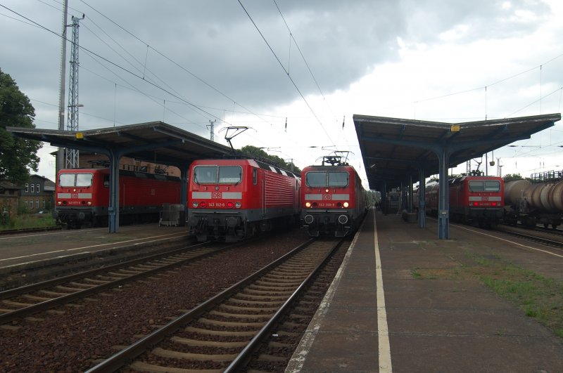 29.06.2009 143`ertreffen in Ruhland.
143 877 nach Dresden
143 162 nach Cottbus
143 368 nach Leipzig
143 070 nach Hoyerswerda

