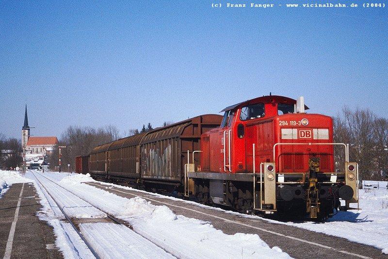 294 119 wartet am 20. Februar 2003 in Hrpolding auf ihre Abfahrt nach Traunstein.