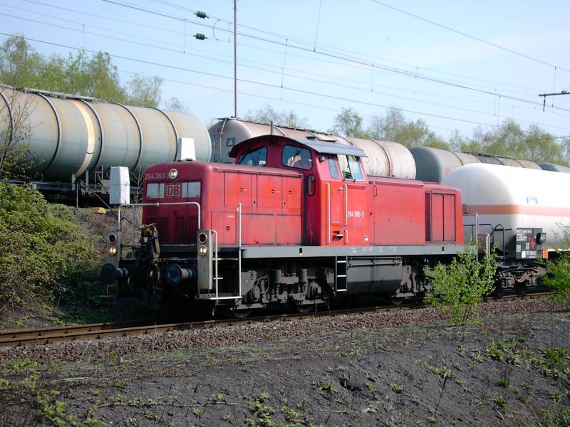 294 360-3 bei rangierarbeiten im Gbf Gelsenkirchen Bismarck. Aufgenommen am 15.4.2005