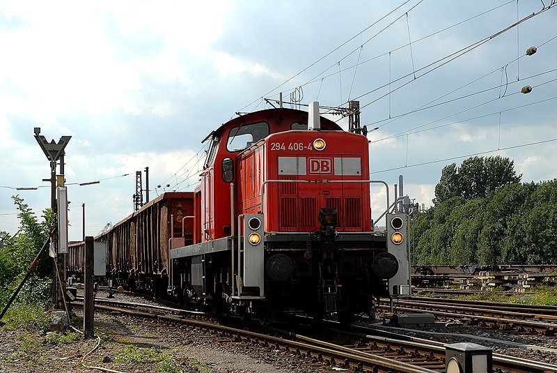 294 406 stellt einen Zug in Duisburg Ruhrort zusammen. 17.08.2007