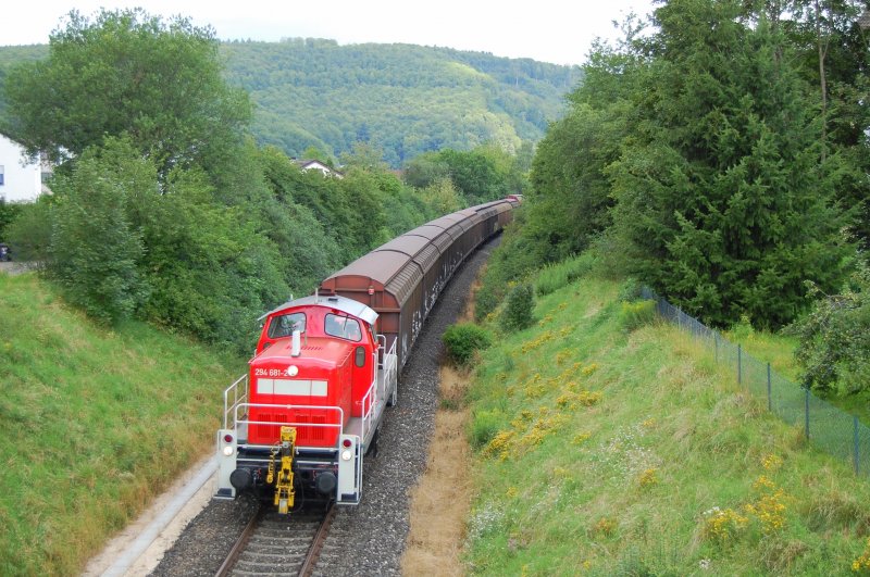 294 681-2 zieht am 27.07.07 den FZT 56087 von Aalen nach Giengen (Brenz), hier in Knigsbronn aufgenommen. Gru noch an den netten Tf ... ;-)