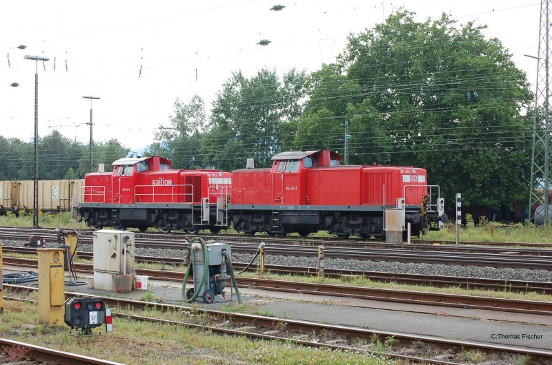 294 702 in Railion und  294 402 in DB/AG Ausfhrung im Gleisvorfeld des Bhf Lichtenfels. 08.2007