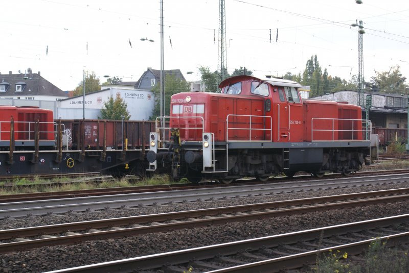 294 720-8 rangierte am 05.10.07 in Solingen Hbf