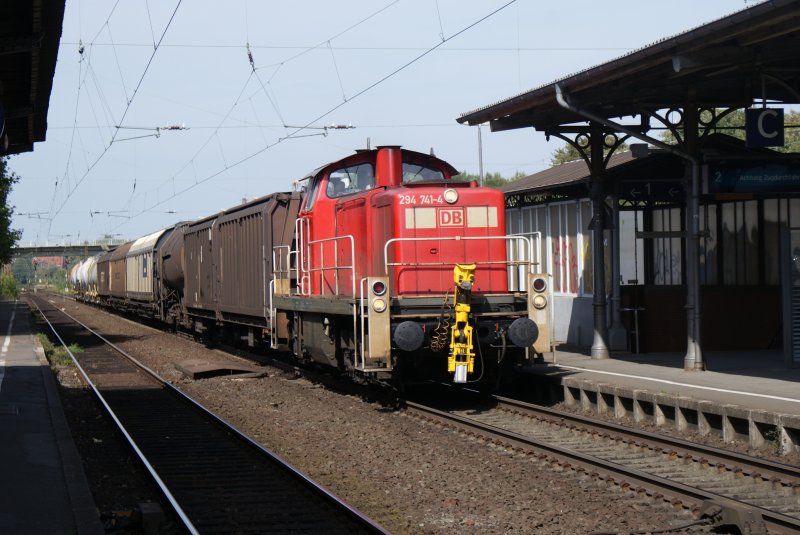 294 741-4 fuhr am 15.08.2009 mit gemischten Gterwagen durch den Bahnhof Elze(Han)richtung Sden.1 Stunde spter kam sie als Lz wieder zurck.