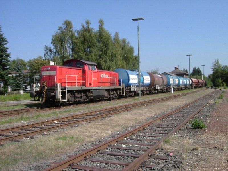 294 745 mit einem Gterzug in Hirschau. 14.09.2007 (Strecke Amberg-Schnaittenbach)
