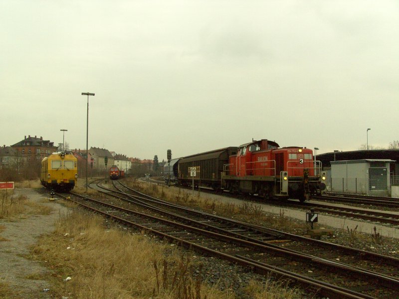 294 753 mit der �bergabe nach Hirschau bei der Ausfahrt aus Amberg. 25.02.2008