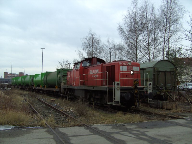 294 753 war am 12.01.2008 mit einigen Mllcontainerwagen des ZMS in Weiden i.d. OPf. abgestellt.