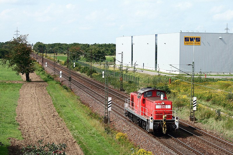 294 764 ist am Morgen des 02. September 2008 als Leerfahrt in Richtung Karlsruhe zwischen Muggensturm und Malsch unterwegs.