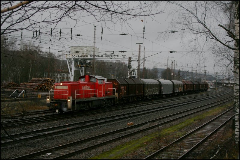 294 790 beschleunigt mit ihren paar Gterwagen Richtung Gterbahnhof Kreuztal. (01.12.07)