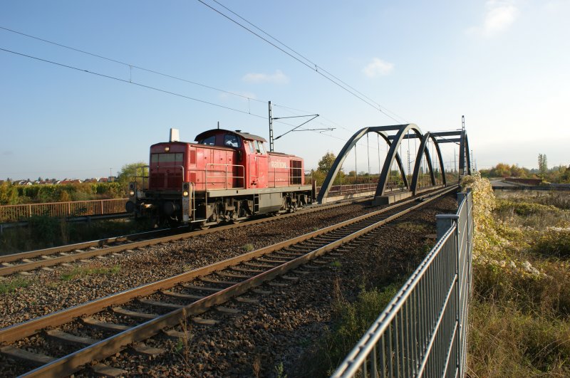 294 795-0 unterwegs in Richtung Neustadt(Wstr.)-Bbig auf der KBS 670 kurz nachdem die Brcke ber die B38 passier wurde.
14.10.2009