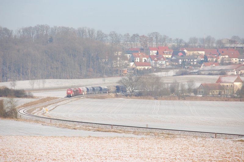 294 810 mit Gterzug bei Gebenbach (09.01.2008, Strecke Amberg-Schnaittenabch)