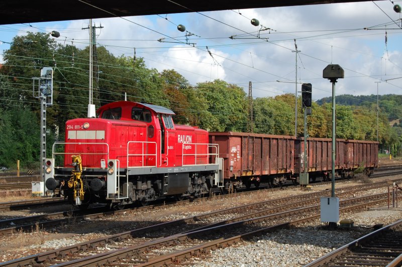 294 811-5 stand am 31.07.07 mit einem kurzen Hochbordwagenzug im Ulmer HBF.