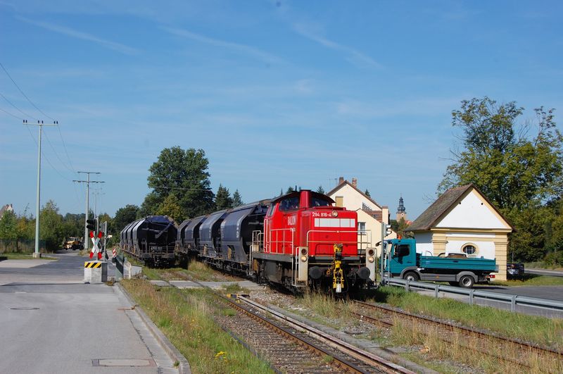 294 816 mit Gterzug am 31.08.2009 in Hirschau (Strecke Amberg-Schnaittenbach)