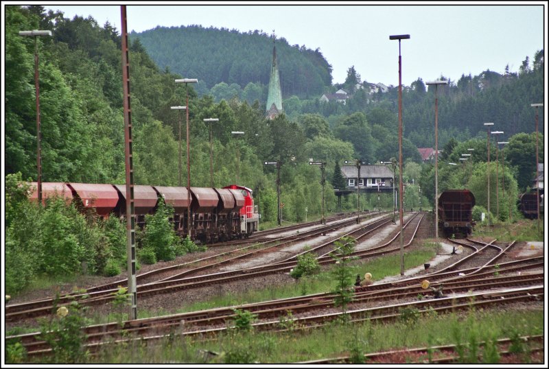 294 866 rollt am 04.06.07 mit dem FZT 54474 von Krummenerl in den Bahnhof Brgge (Westf) ein.
