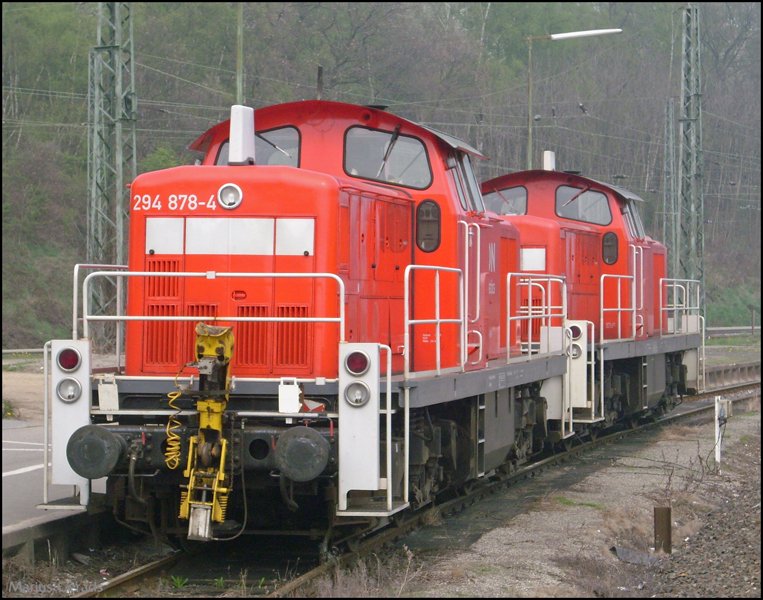 294 878 und 692 standen am 13.4.2009 in Stolberg abgestellt. 