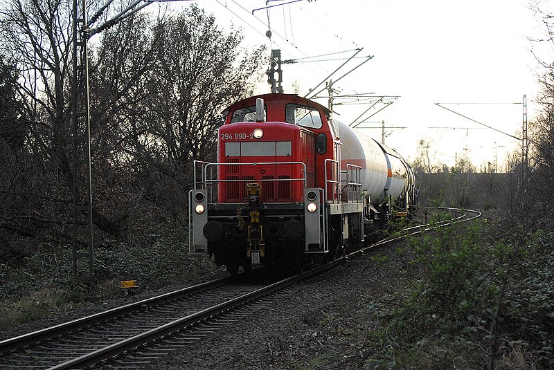 294 890 wird in wenigen Augenblicken die Rheinbrcke bei Duisburg Baerl, in Richtung Osten befahren. 18.03.2008