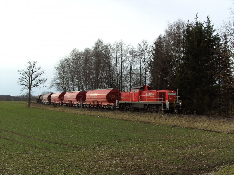294 898 bei der Annhrung an den B Cretavera kurz vor Hirschau. (05.02.2008, Strecke Amberg-Schnaittenbach)