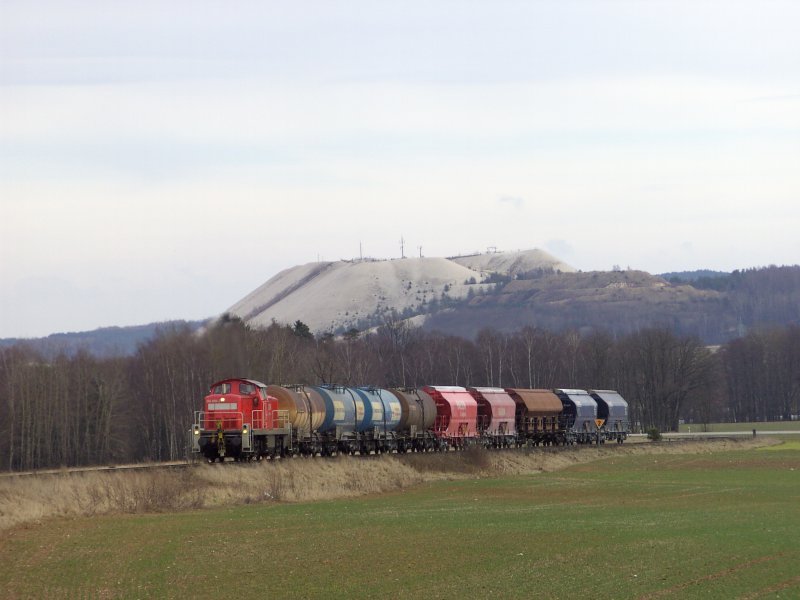 294 898 vor dem Bakannten Mont Kaolino zwischen Hirschau und Gebenbach, (05.02.2008, Strecke Amberg-Schnaittenbach)