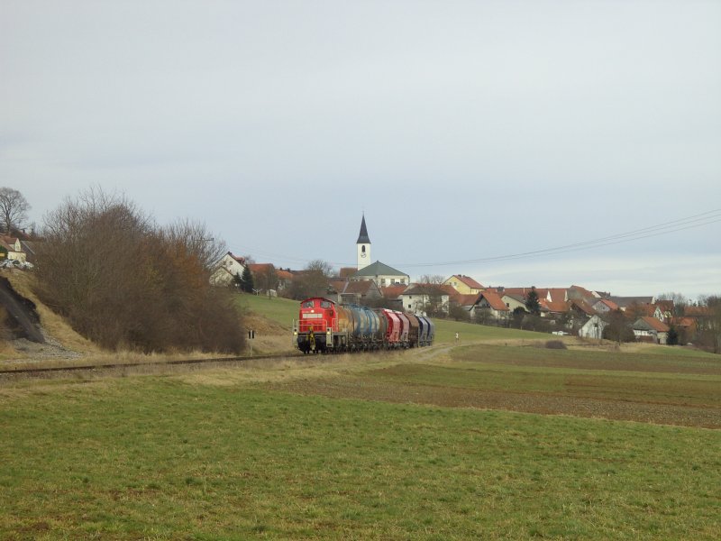 294 898 vor der  Skyline  von Gebenbach. (05.02.2008, Strecke Amberg-Schnaittenbach)