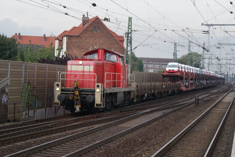 294 956-8 mit einem Autotransportzug fuhr am 21.08.2009 durch Hannover Linden/Fischerhof.