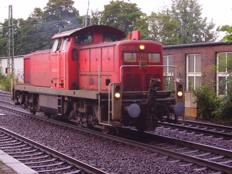 295 020-2 fhrt als Lz durch Hamburg-Harburg. 22.08.07