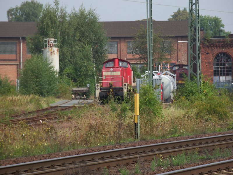 296 023-5 und 203 006-2 stehen in Minden (25.8.2007)